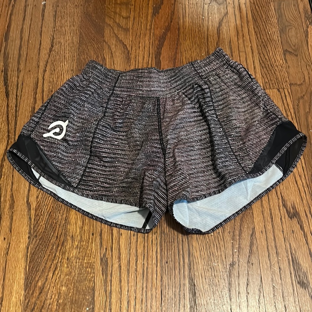 Peloton Limitless 4" Hotty Hot Short (Size 6)
